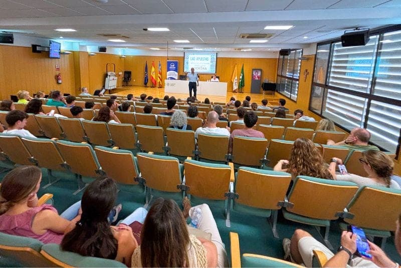 La sesión sobre adicciones reúne a familias para fomentar la prevención y el diálogo