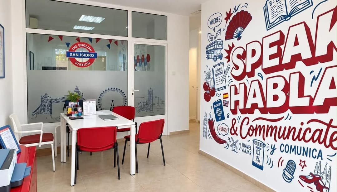 Aprende inglés con descuentos exclusivos para familias de AVAFAM en The English Station